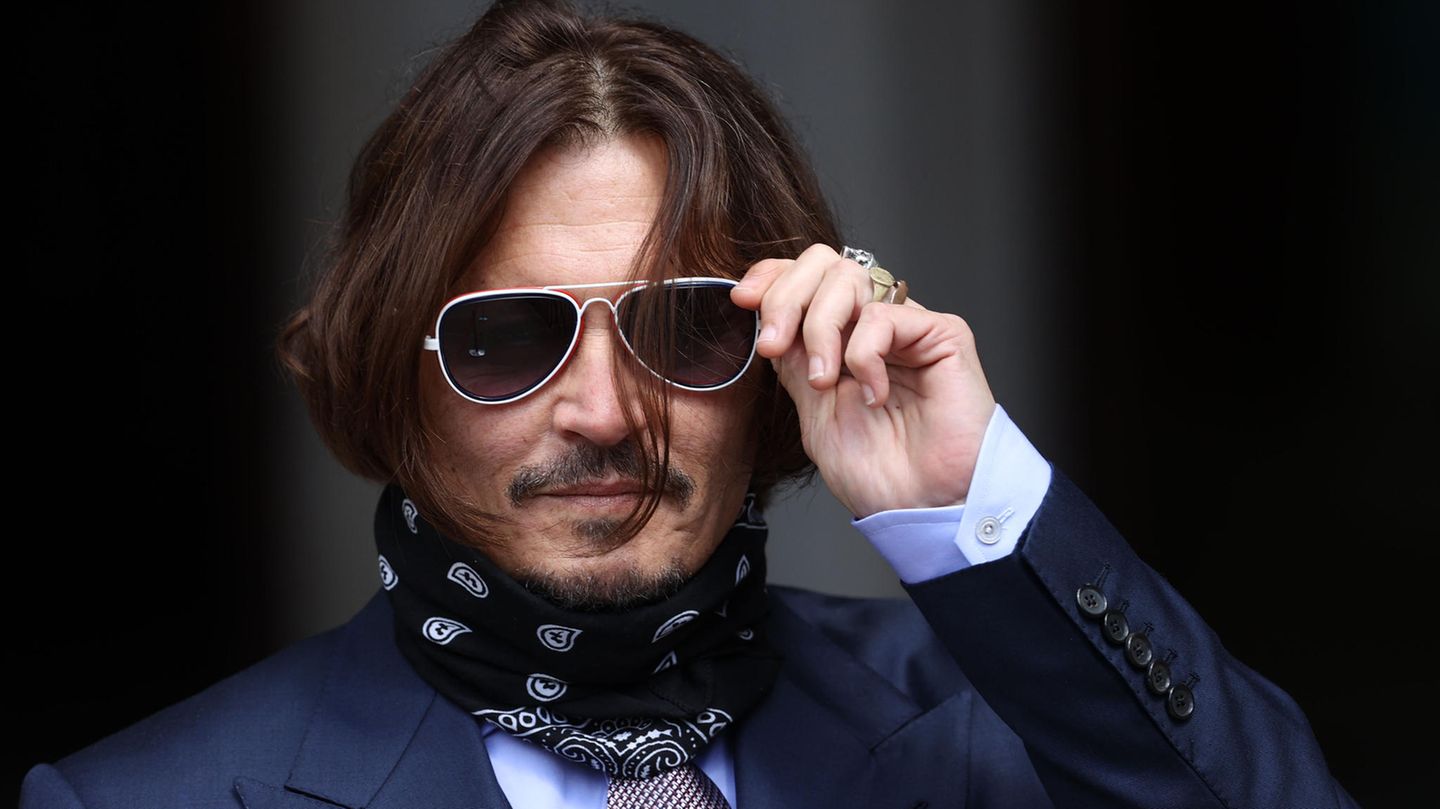 Johnny Depp accuses the film industry of boycotting him