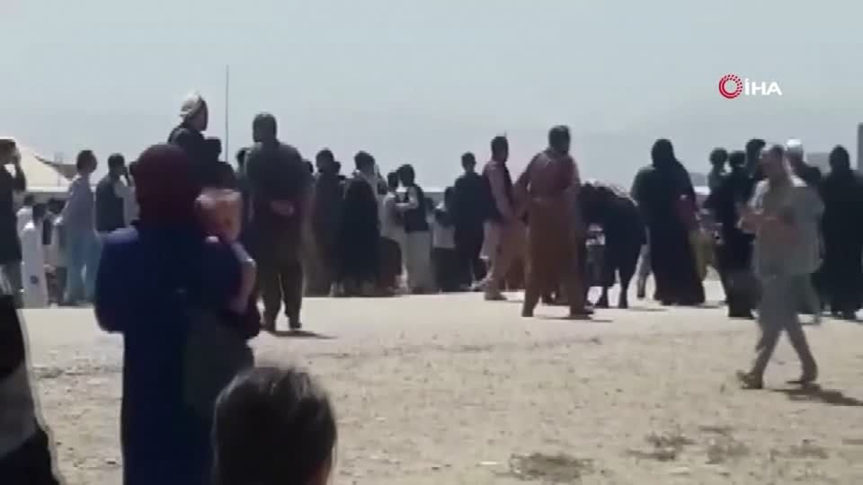 Video: Chaos am Flughafen Kabul
