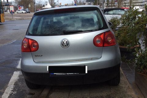 Falschparker auf Gehweg