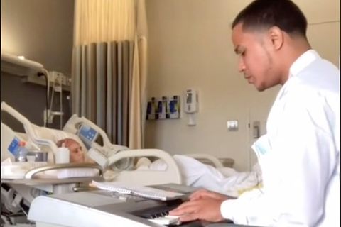Vom Gangmitglied zum TikTok-Star: Ehemaliger Krimineller krempelt sein Leben komplett um – und singt für schwererkrankte Intensivpatienten