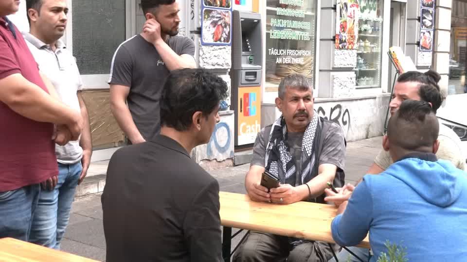 Machtübernahme der Taliban: "Unser Herz blutet viel": Afghanen in Deutschland bangen um Familie und Freunde Machtübernahme der Taliban: "Unser Herz blutet viel": Afghanen in Deutschland bangen um Familie und Freunde