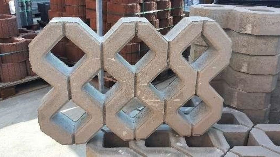 Rasengitterplatten Solche Rasengitterplatten soll der Tatverdächtige gekauft haben