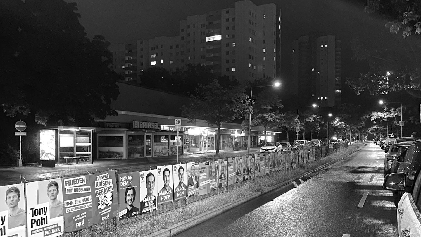 Die Gropiusstadt in Berlin während der Plakatiernacht.