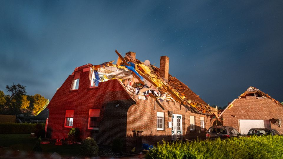 Ein vom Tornado zerstörtes Haus in Berumerfehn
