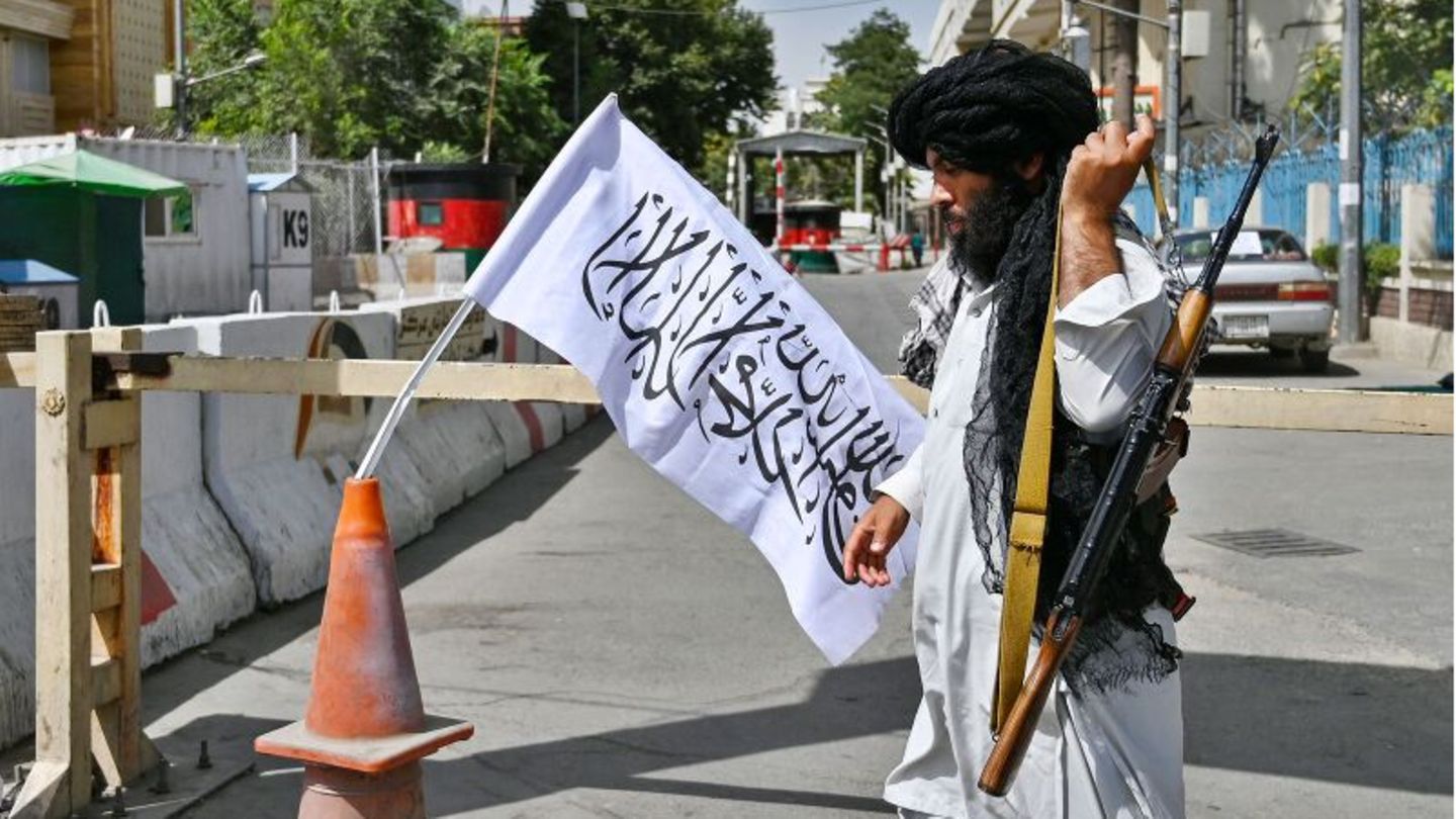 Afghanischer Journalist: "Die Taliban sagen, die Leute müssen keine Angst haben. Aber alle verstecken sich zu Hause"