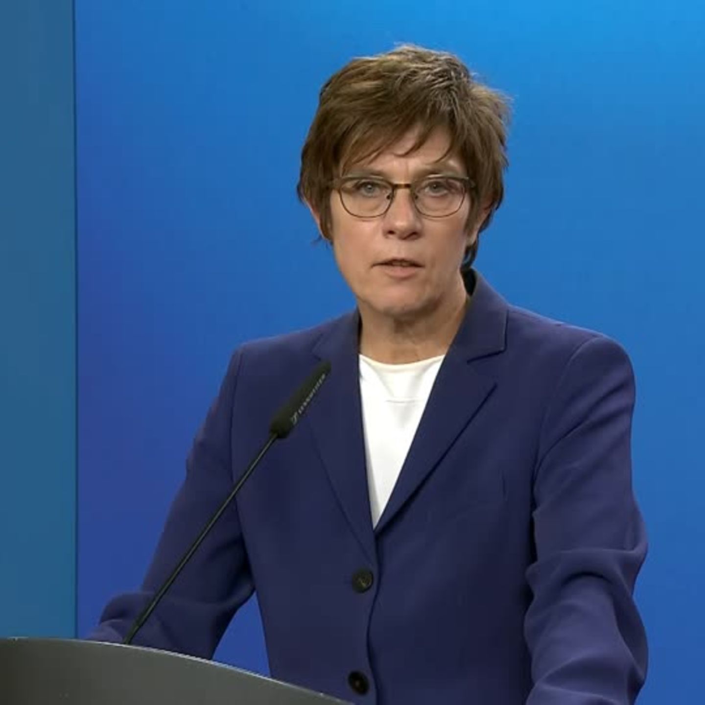 Video Kramp Karrenbauer Fliegen Jeden Aus Der Abflugbereit Ist Stern De