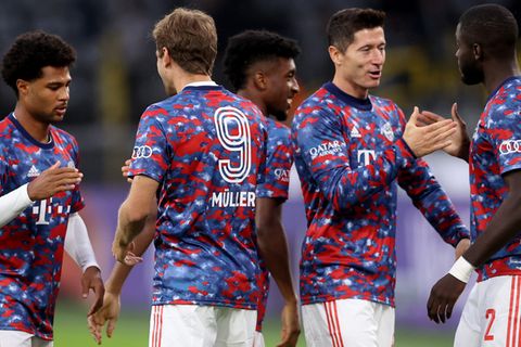 BAYERN MUNICH PLAYERS GERD MULLER TRIBUTE