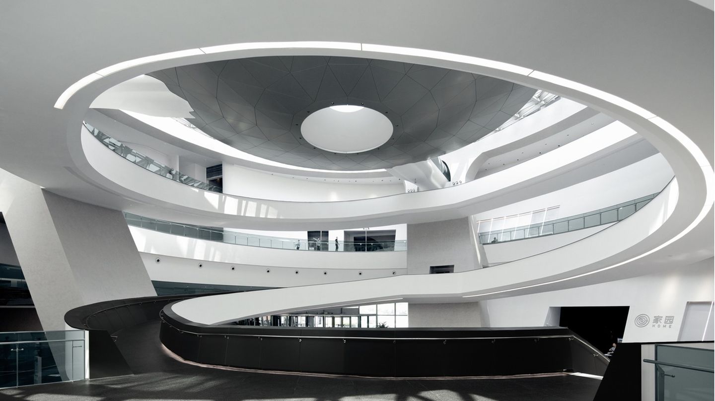 Alle Formen nehmen die Ellipsen des Sonnensystems auf.