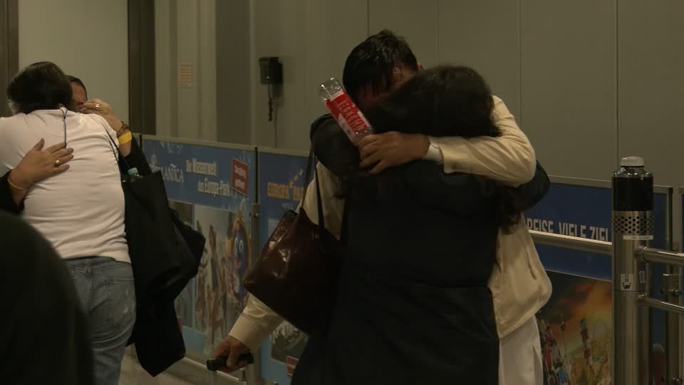 Video: Evakuierte aus Kabul: "Jeden Tag wurde es schlimmer" Video: Evakuierte aus Kabul: "Jeden Tag wurde es schlimmer"