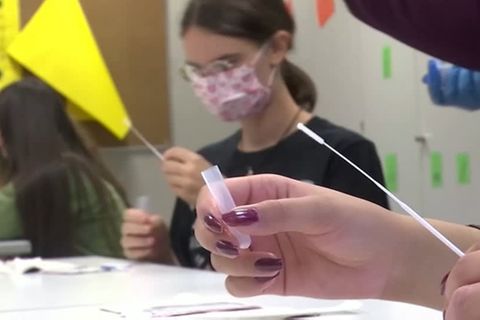 Video: Das Abi fest im Blick - Gesamtschule setzt auf Schnelltests