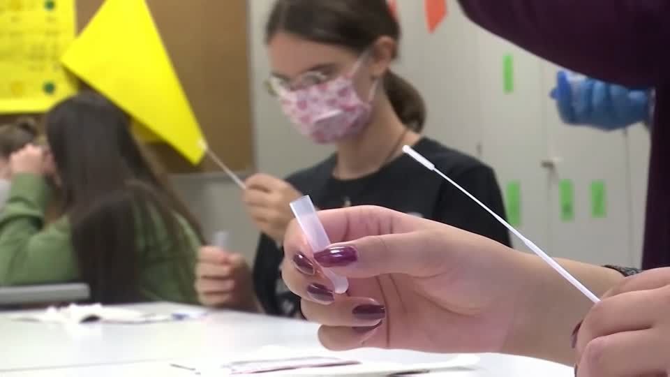 Video: Das Abi fest im Blick - Gesamtschule setzt auf Schnelltests Video: Das Abi fest im Blick - Gesamtschule setzt auf Schnelltests