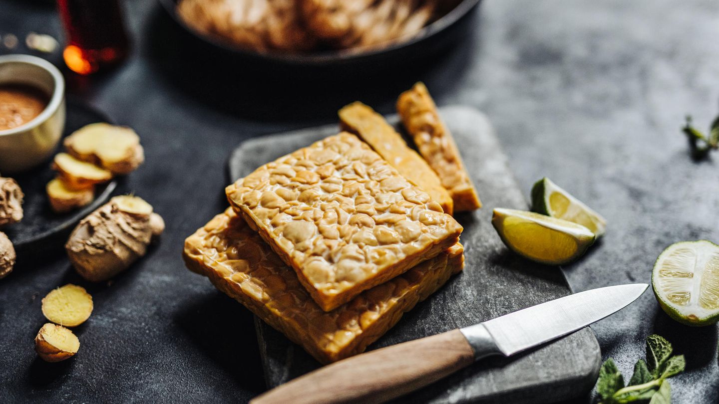 Nährstoffreiche Proteinquelle: Tempeh – alles Wissenswerte und Tipps zur Zubereitung.