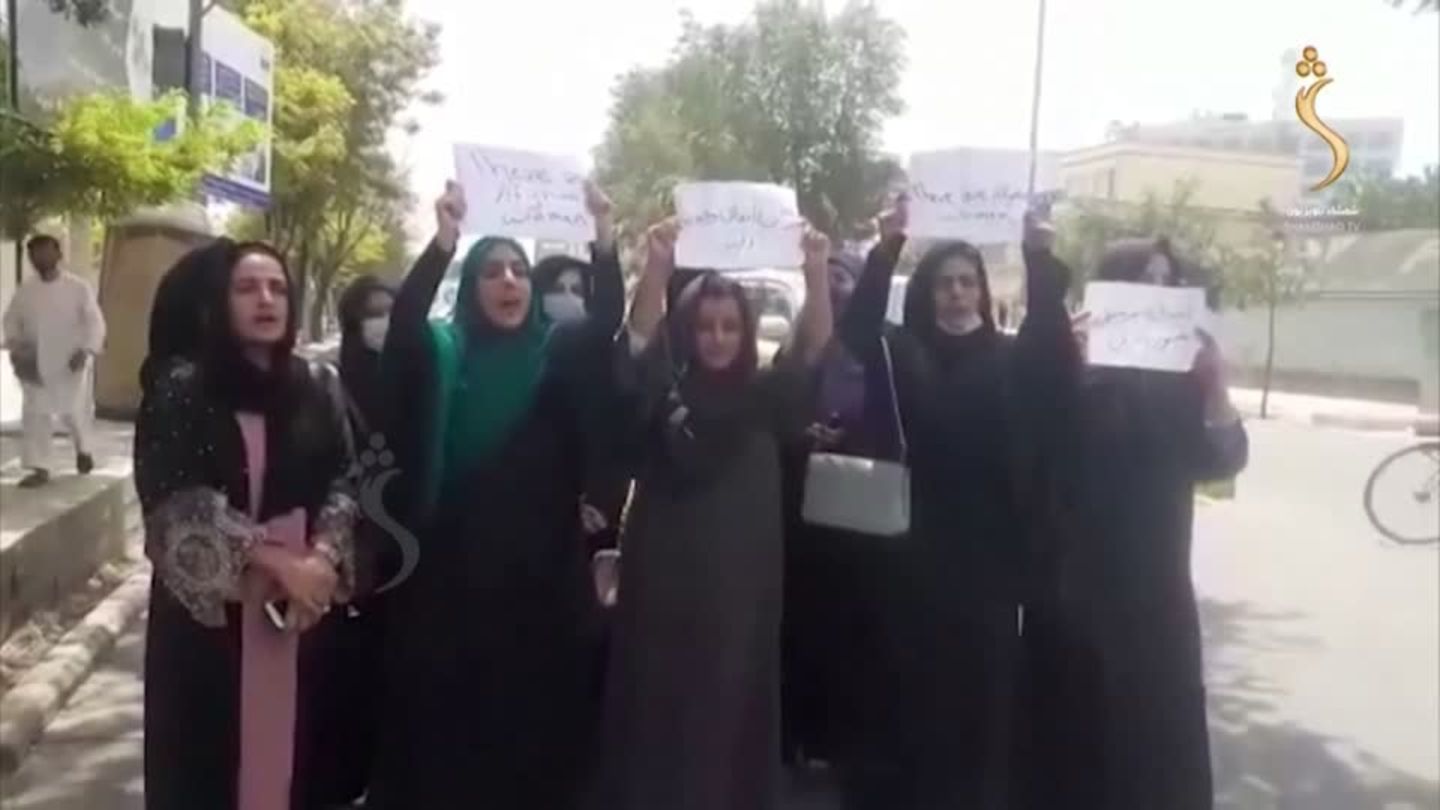Afghanistan: Courageous women demonstrate against the Taliban