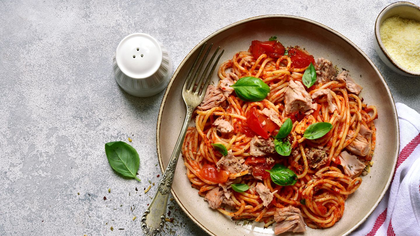 Enjoy Italian: Spaghetti al tonno quick recipe