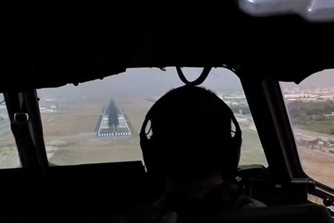 Video: Bisher 18.000 Menschen aus Afghanistan ausgeflogen