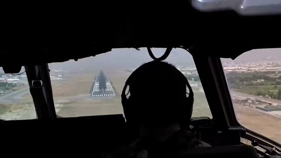 Video: Bisher 18.000 Menschen aus Afghanistan ausgeflogen