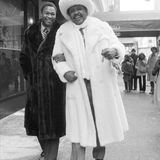 Don King und Boxweltmeister Larry Holmes Anfang der Achtziger in New York, stilecht in Pelz gekleidet. Nach der Trennung von King sagte Holmes: "Wissen Sie, warum er die Haare so hoch trägt? Er will die Hörner verstecken ... . "