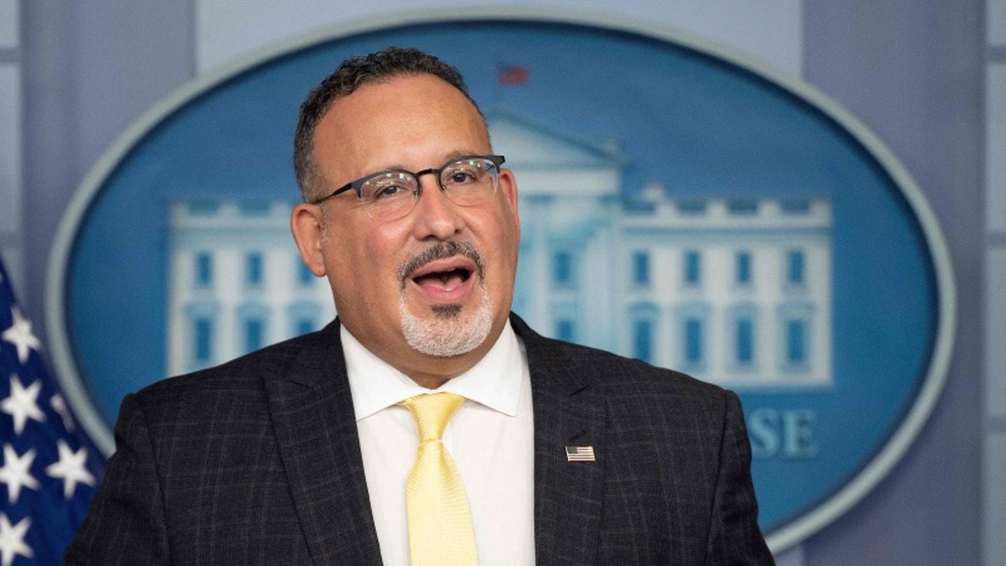 US-Bildungsminister Miguel Cardona