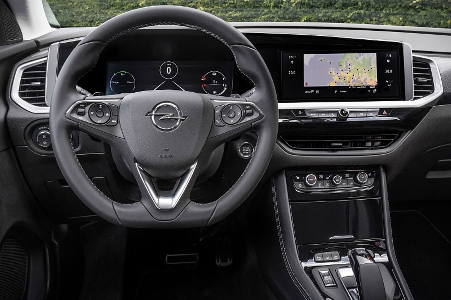 Das Interieur ist im Pure Panel Design gestaltet