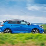 Solange die Batterien Saft haben, agiert der Opel Grandland Hybrid4 geschmeidig