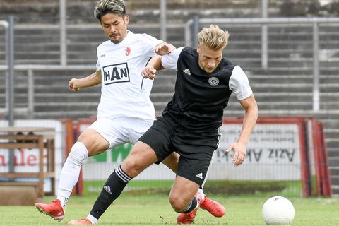 Nemanja Samardzic (r.) ist blank auf der Brust, noch fehlt TeBe ein Trikotsponsor für die Saison