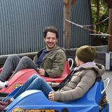 Mit Jasmin Wagner hat er bereits ein uneheliches Kind, nun ist Fahri erneut Vater geworden, auch wenn er zunächst versucht, Christian Ulmen das Baby von Pheline in die Schuhe zu schieben. "Im Grunde ist Fahri ein Stellvertreter für eine hoffentlich sich langsam leerlaufende Idee von Männlichkeit", sagt Yardim im Gespräch mit dem stern. "Da ist ganz schön viel Patriarchat aufgesogen. Und Intriganz, Faulheit, Feigheit, Wohlstandsverwahrlosung."