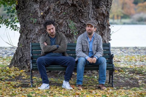 Regisseur und Mitautor Christian Ulmen entfernt "Jerks" in der vierten Staffel noch weiter von dem dänischen Serienvorbild "Klovn" und nähert sich stärker den eigenen Abgründen, wie Fahri Yardim im stern-Interview bekannte. Wer befürchtet hatte, das Format sei mit den ersten drei Staffeln ausgereizt, wird hier eines Besseren belehrt: Die Serie geht weiterhin so furchtlos wie lustvoll über Tabus und Geschmacksgrenzen hinweg.  Die neuen Folgen von "Jerks" sind ab dem 4. Januar immer dienstags in Doppelfolgen zu sehen.