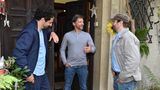 Diese Serie lässt niemanden kalt: Seit ihrem Start 2017 hat "Jerks" die Zuschauer gespalten wie Moses das Meer. Entweder man liebt die lustvollen Grenzüberschreitungen von Christian Ulmen und Fahri Yardim, oder man wendet sich entsetzt ab. Auch in Staffel 4 (ab 4. Januar auf ProSieben) sind sich die beiden für keine Geschmacklosigkeit zu schade. Unter anderem versucht Fahri diesmal seine Beziehung mit Pheline zu retten, arbeitet ein frühkindliches Trauma auf und lernt seinen Halbbruder kennen.