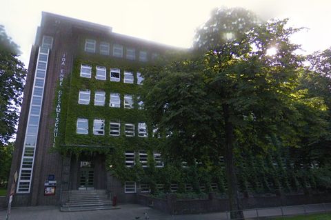 Vor dieser Schule in Hamburg ereignete sich die Tat