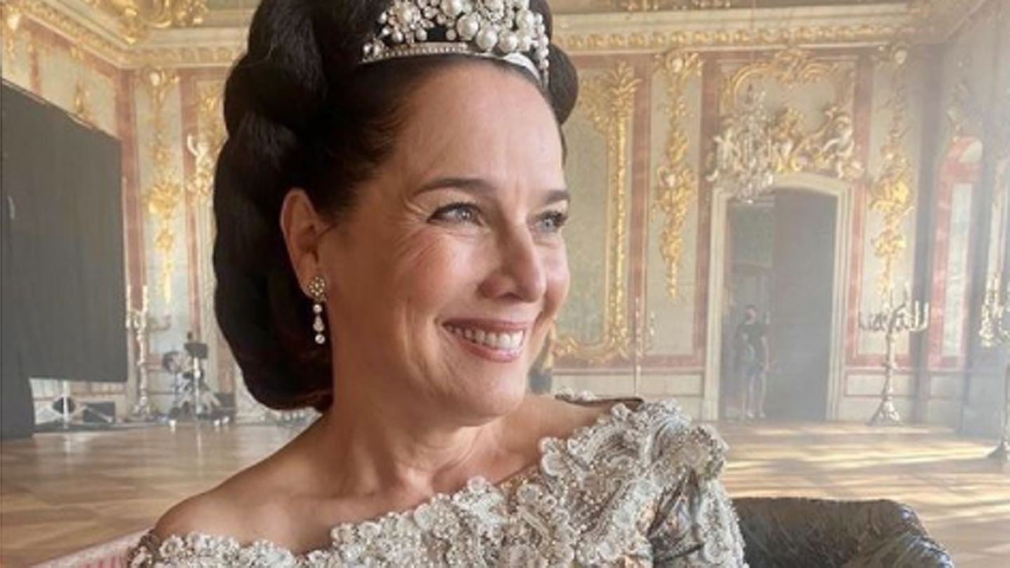 Désirée Nosbusch ist als Erzherzogin Sophie, die Mutter von Franz, zu sehen.