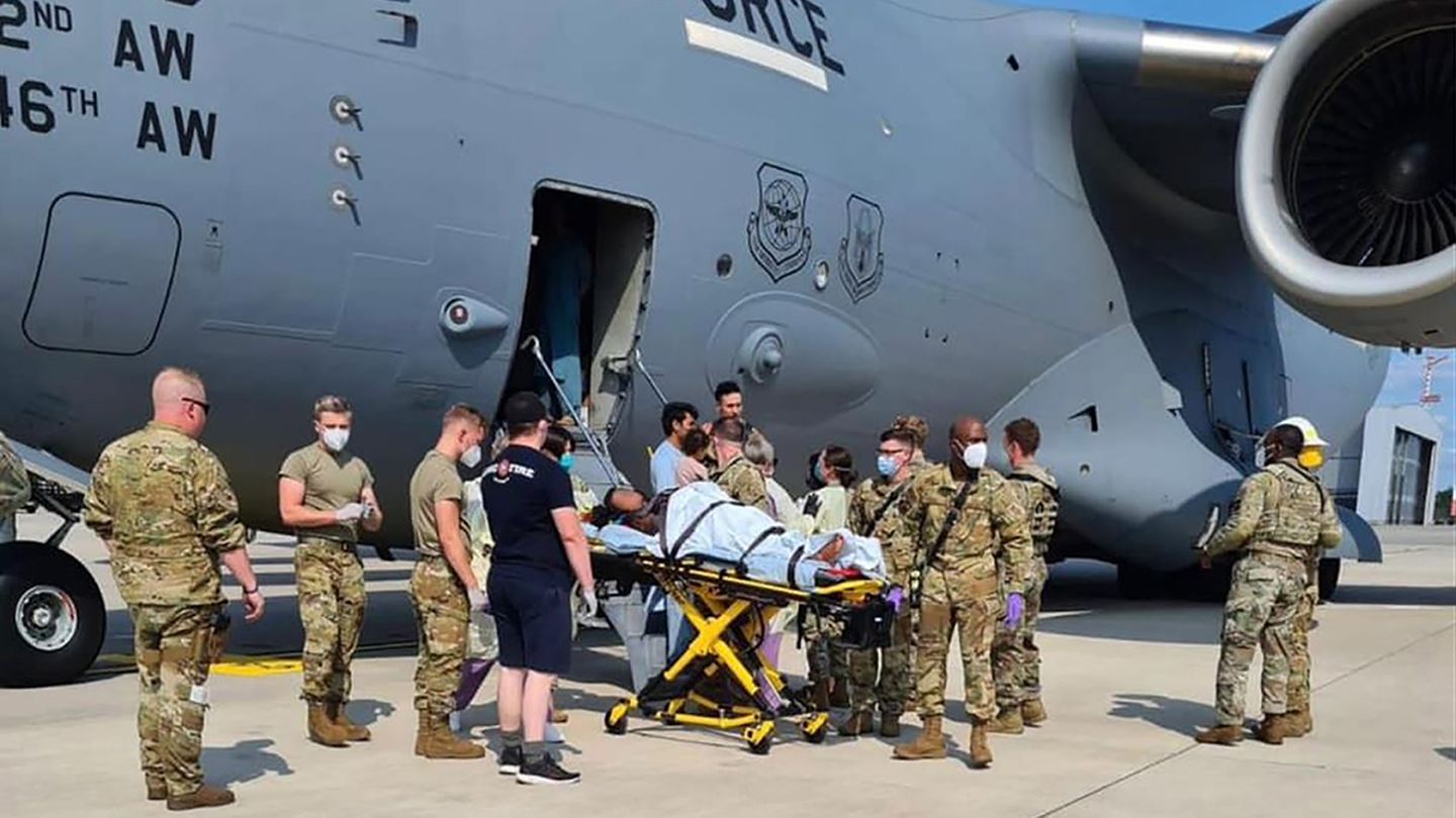 Eine afghanische Frau hat an Bord eines US-Flugzeugs in Ramstein ein Kind zur Welt gebracht