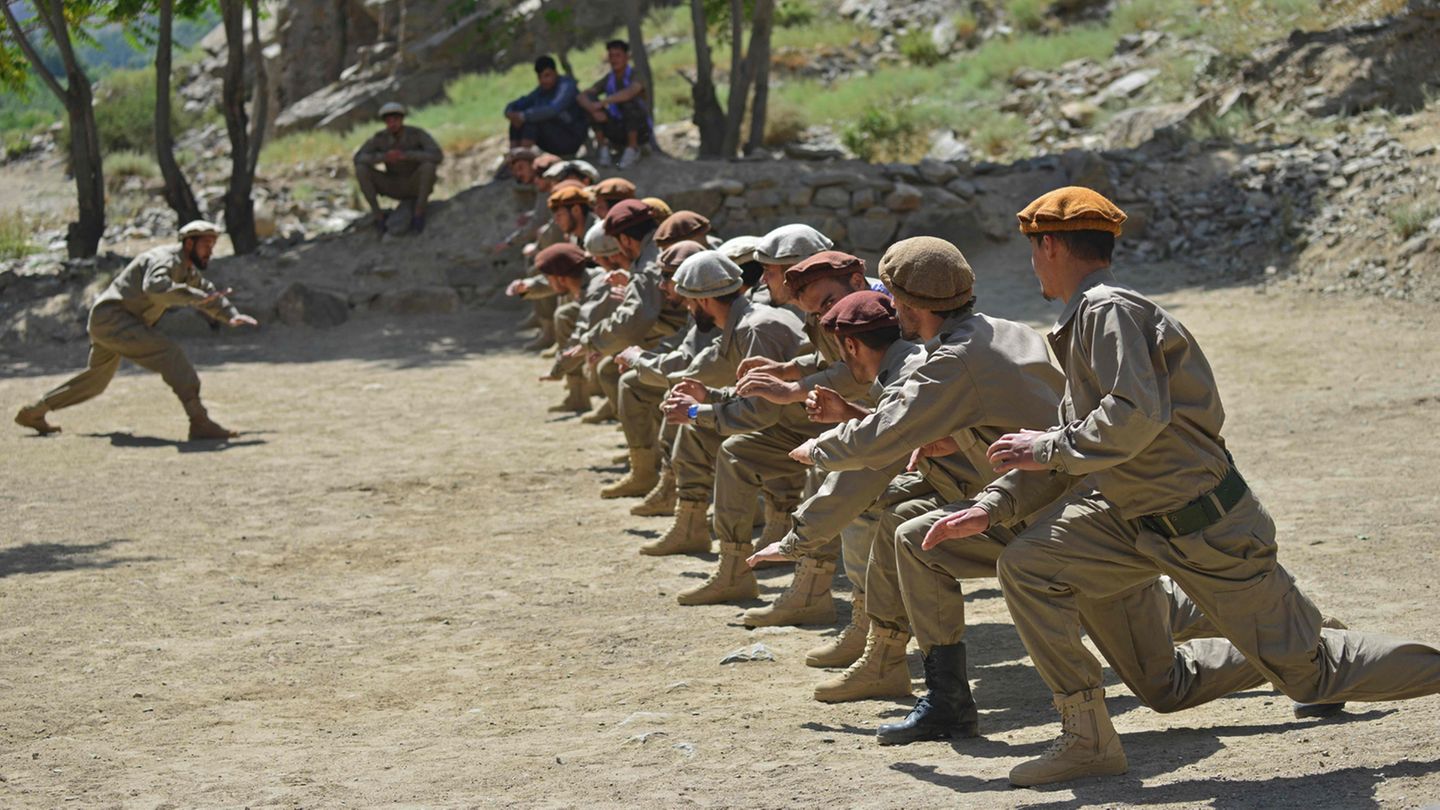 Widerstandskämpfer im Pandschir-Tal bei einer Übung am Samstag