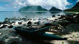 Oh, wie schön ist Amerikanisch-Samoa? Sehr, laut der offiziellen Webseite für US-Tourismus: "Amerikanisch-Samoa ist das wohl letzte unverfälschte tropische Inselparadies unter den Außengebieten und Territorien der USA." Nur wenige Touristen würden sich dahin "verirren", heißt es weiter. Und das könnte angesichts der aktuell geltenden Regeln auch noch so bleiben: Nach Angaben der US-Botschaft und dem Gesundheitsministerium in Amerikanisch-Samoa, müssen alle Reisenden ihre Einreise mehrere Tage vorher anmelden – und auf eine Genehmigung der Regierung warten, die "von Fall zu Fall" entscheide. Darüber hinaus müssen alle erwachsenen Einreisenden vollständig geimpft sein. Die meisten kommerziellen Flüge ins "tropische Inselparadies im Südpazifik" (US-Tourismus-Webseite) seien gecancelt, so die US-Botschaft. Im Bild zu sehen: ein Strandabschnitt auf Manu'a Island, die zu Amerikanisch-Samoa gehört.