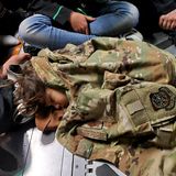 Kind an Bord einer US-Maschine