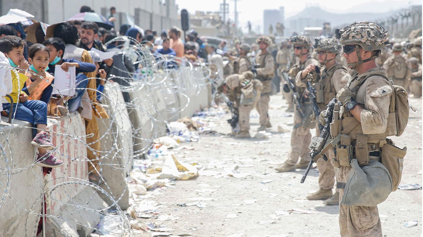 Escape from Taliban: Kabul Airport – Last Exit Afghanistan