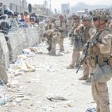 Soldaten sichern den Flughafen