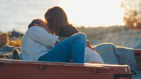 Maxime knutscht mit Max, weil der so eine putzige Mama und Omi hat