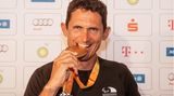 Michael Teuber, Straßen- und Bahnradfahrer und Fahnenträger. Behinderung: Inkomplette Querschnittslähmung. Teuber ist einer der erfolgreichsten Para-Athleten überhaupt.
