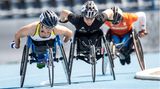 Merle Marie Menje (l.), Leichtathletin. Behinderung: Spina Bifida. Nach ihrem sehr erfolgreichen Debüt bei den Europameisterschaften bezeichnete sie das Internationale Paralympische Komitee als "German Wunderkind". Sie gewann bei der EM zwei Goldmedaillen (Rennen über 400 und 5000 Meter) und zwei Silbermedaillen (über 100 und 800 Meter).