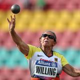 Martina Willing, Leichtathletik Wurfdisziplinen. Behinderung: Querschnittlähmung und Sehbehinderung. Willing war schon bei der Paralympics in Barcelona vor 29 Jahren dabei und hat drei Goldmedaillen gewonnen.