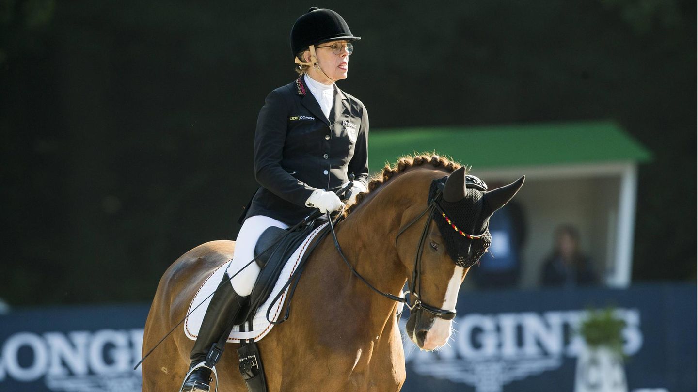 Heidemarie Dresing, Reiten. Dresing, die an Multipler Sklerose leidet, schaffte etwas Außergewöhnliches: Sie debütiert mit 66 Jahren bei den Paralympics.
