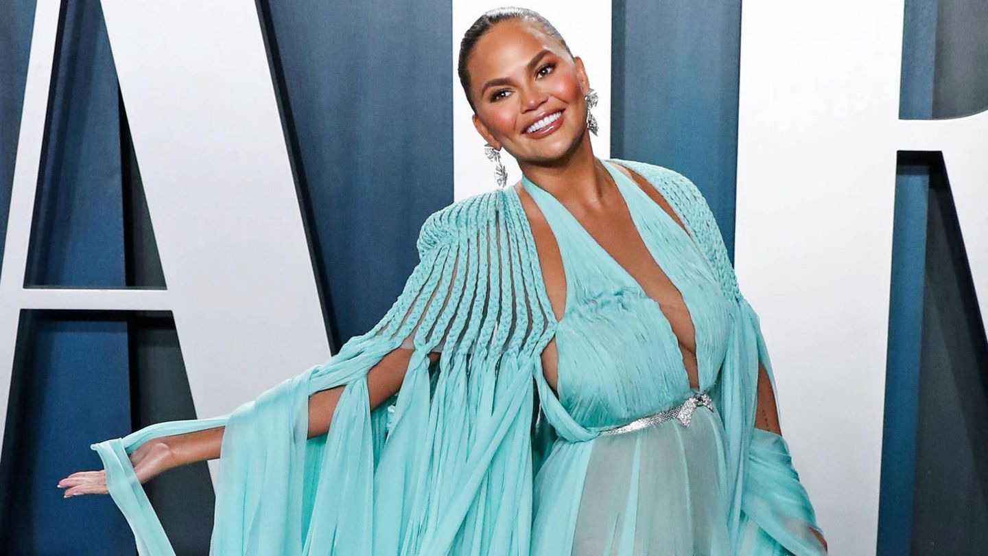 To save the hamster: Chrissy Teigen destroys the wall of her 17 million dollar mansion