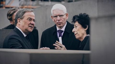Armin Laschet mit Josef Schuster am Holocaust-Denkmahl am Brandenburger Tor in Berlin.