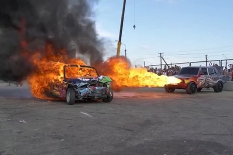 Video: "Drachen"-Lada wird zum Feuerspucker