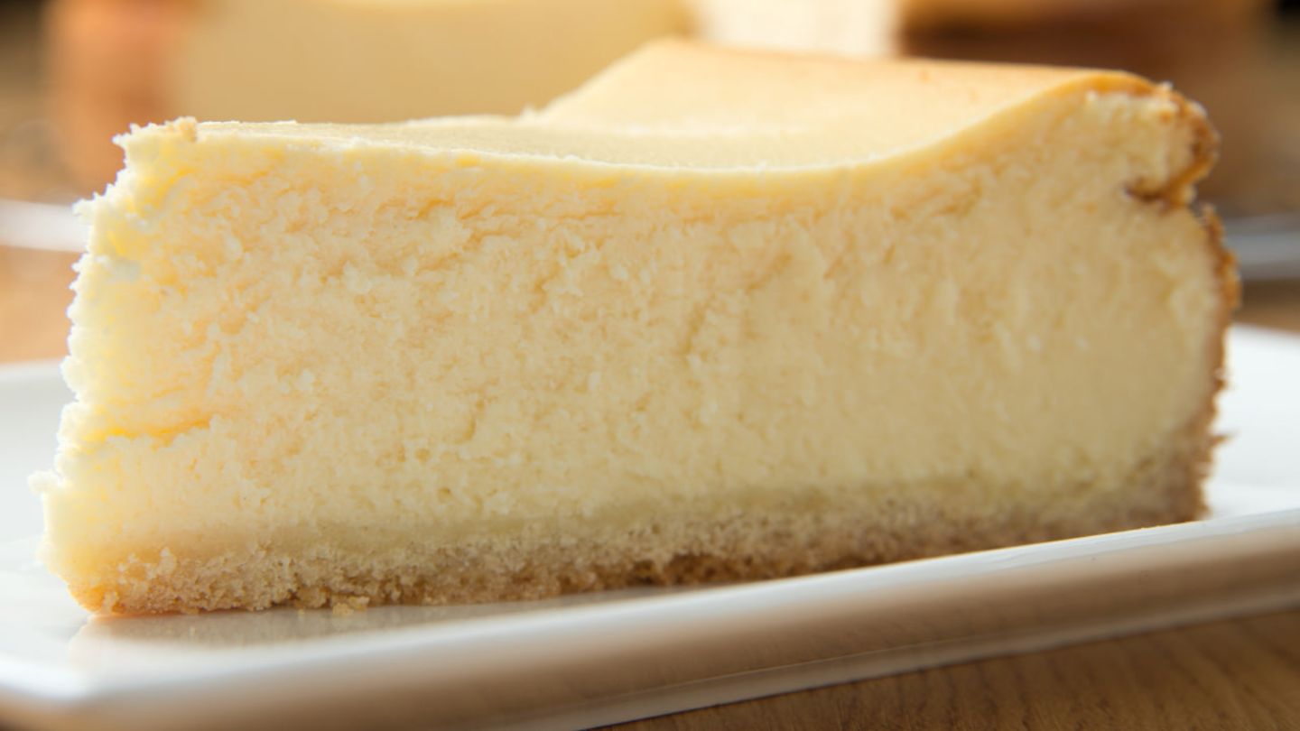 Recipe: low-fat yogurt cake made from just three ingredients (video)