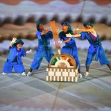 In vielen kleinen Szenen wird die Geschichte erzählt.