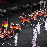 Der Einmarsch der deutschen Mannschaft mit dem Fahnenträgerpaar Mareike Miller und Michael Teuber an der Spitze.