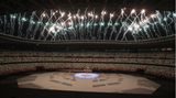 Zu Beginn der Eröffnungsfeier der 16. Paralympics wird ein Feuerwerk gezündet. Das Stadion ist allerdings fast ganz leer, Zuschauer sind wegen der Corona-Pandemie wie bei den kompletten Spielen ausgeschlossen.