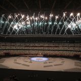 Zu Beginn der Eröffnungsfeier der 16. Paralympics wird ein Feuerwerk gezündet. Das Stadion ist allerdings fast ganz leer, Zuschauer sind wegen der Corona-Pandemie wie bei den kompletten Spielen ausgeschlossen.