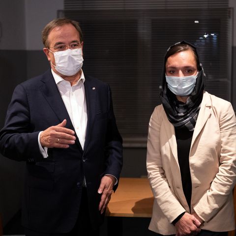 Frauenrechtlerin Zarifa Ghafari spricht mit Ministerpräsident Armin Laschet